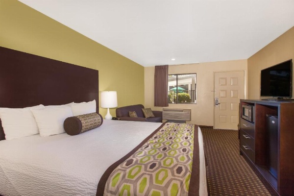 Days Inn by Wyndham San Jose Airport image 12